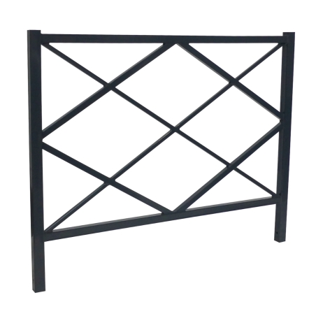 Vista de la valla urbana metálica ROMBO (negro)