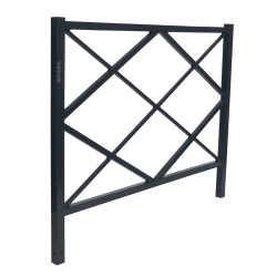 Vista en 3/4 de la valla urbana metálica ROMBO (negro)