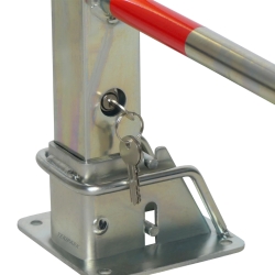 Zoom sistema cierre - Barrera aparcamiento abatible con cerradura